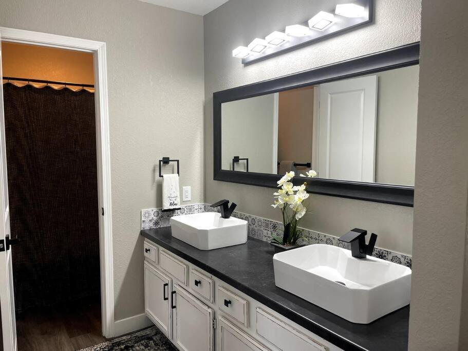 New Remodeled Luxury Condo By The Lake, No Stairs! Branson Dış mekan fotoğraf